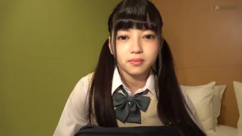 ツインテールが可愛い女子校生をホテルに連れ込んで、制服を着せたまま色々イタズラしちゃう。四つん這いになったお尻がエロい