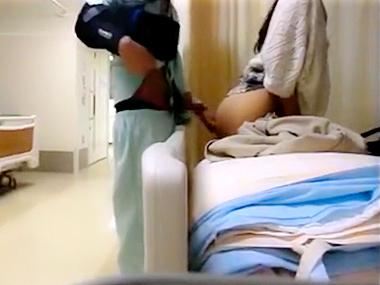 【個人撮影】病室でナースさんと生フェラ→立ちバックでハメ撮りしちゃった映像がエロすぎるｗｗｗｗｗ
