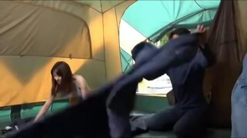 『美乳』旦那や子どもを置いてキャンプ場へ羽を伸ばしに来たご婦人達。同じくキャンプにきた青年男子グループを合流。日頃のしがらみから離れ開放的！