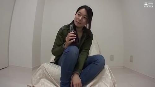『初撮り』はなした感じはそっけない受け応えだが、時折見せるハニかんだスマイルがとてつもなくチャーミングだ。引き締まった健康的な身体をじっく！