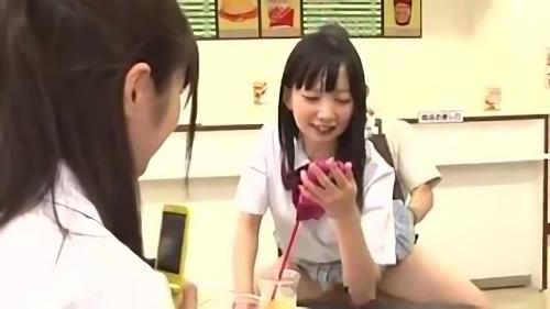 『騎乗位』ハメられてるのにスマイルで無リアクション、男の存在は一切スルーされる待望の新関係のもの！携帯電話に熱中しすぎてファックに全く気付か！