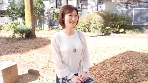 『乳首』自分でも困ってしまうほどの潮吹き体質。新婚の頃は喜んでくれていた夫はいつの間にかベッドが潮まみれになることを迷惑がるようになってい！