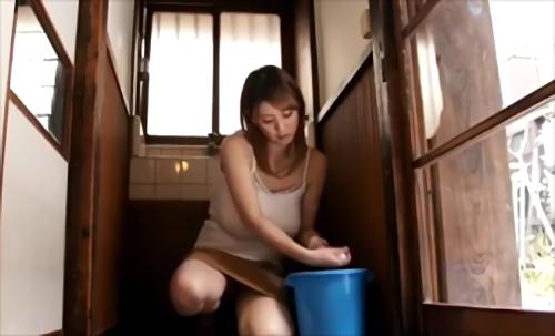 『母乳』出産から早十数年。夫に先立たれた美央だが、一人息子は立派な○校生に。ところが、それだけ時間が経っても美央の母乳が枯れることはなく、！