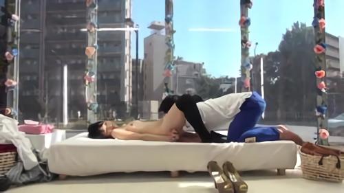 『巨乳』素人大学生の生々しいファック事情が垣間見える超人気企画第4弾！！男女の友情が成立すると思っている大学生がマジックミラー号の中で二人！