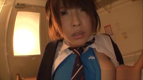 『手コキ』ショートカットの彼女は何と驚きのFカップ＆パイパンでスタイル抜群！！そんな彼女が水着に着替えたら…考えただけでエキサイト間違いなし！