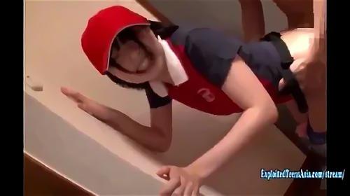 『強姦』訪ねてきた可愛くて美しい職女を狙う男。死角をついてチ〇ポにビヤクを塗り込むと潤滑液代わりにして突然のバック打ち！必死に反発するも膣！