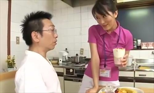 『乳首舐め』介護で癒し＆痴女のおもてなし射精手伝いご奉仕の登場！老人介護では「カリも金玉もキレイに洗いますよ。アヌスもキレイキレイしましょうね！