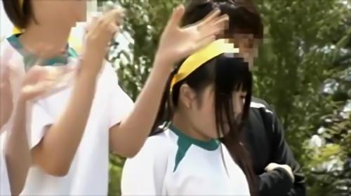 『運動会』DANDYとの合同企画第1弾。運動会が開催されている学校に痴〇師が潜入。一円は競技で盛り上がっている最中に看板の裏で痴〇、便所に向！