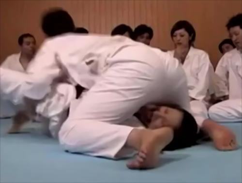 『緊縛』身の程知らずで、負けず嫌いで、強情な女…強がれば強がるほど犯したくなる！男の大きいモノをブチ込まれ、大人しく真っ赤な顔してこらえる！