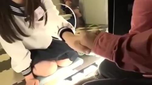 『アダルト』大きく違うのは、マネーさえ払えばミラーに16cmの穴が開き、そこからJ○たちと接触できる点だ。そして穴から手やチ○コを出せば…。さ！