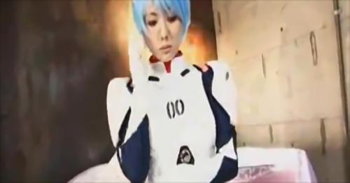 『イラマチオ』これがあなたの望んだワールド、そのものよ。人気コスプレ作品の中からエヴ○○ゲリオンのコスプレだけを集めたオムニバスが大ボリュームで！