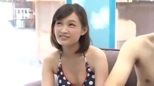 『痴女』おかげさまで関係のもの第2弾！真夏の海水浴場で「女性ケイケンのない草食男子クンの悩みを聞いてくれませんか？」と声を掛け、MM号の中！
