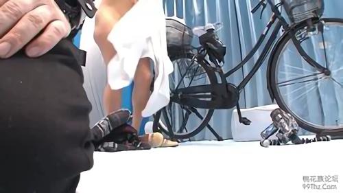 『素人ナンパ』ママチャリに乗っている人妻に「新型マッサージ器で身体の歪みを矯正しませんか？」と声を掛け、ミラー号に乗車。何があってもペダルを漕ぎ！
