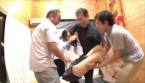 『夏海いく』女子校生と生ハメするなら僻地が一番！山道で見つけたお嬢様JKを拉致して強〇！「中出しされたくなければお前よりカワイイフレンドを呼び！