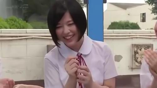 『ロリ』攻めをしていき徐々に「くすぐったいから気持ちいい」に変わっていく様は必見！美少女女子○生の毛も生え揃わぬおマ○コにおち○ぽずっ！