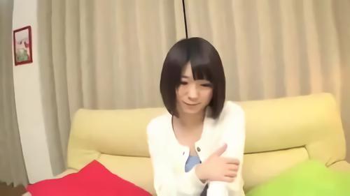 『素股』〇校卒業したてのとびきりかわいい18才大学生のみスクリーニング収録！着衣でエアHをして彼だけに見せるHな赤面顔を撮らせてくれたら謝！