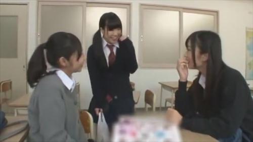 『異物挿入』指一人Hだけじゃハピネスできない！そんな情欲的好奇心旺盛な女子校生達は、放課後こっそり異物挿入のカイカンを語り合う女子会を行なって！