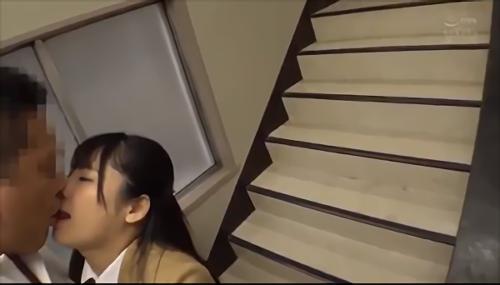 『着衣』オッサン大好き美少女のれいちゃん。ファミレスでデートしている時にもSEXなイマジネーションして物欲しそうな顔でチラチラおねだり。そ！