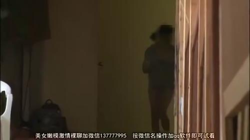 『３P』スパリゾートに仲良しのフレンドとやってきて羽を伸ばす巨乳スイムウェア娘が突然襲われ、反発もできないまま生巨乳や美尻を弄ばれ、恥ずか！