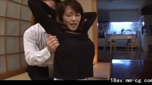 『熟女』亡き夫の跡を継ぐべく整体師を目指す息子をエールする貞淑妻のさゆり。大学進学を辞めて専門学校に行く息子の固い決意に母は心を打たれてい！