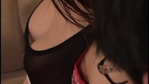 『パイズリ』不審に思いつつも男性の施術を受けることに。普通では考えられない、ワイセツなマッサージに悶絶する奈津子。久しぶりに他人に乳房を揉み！