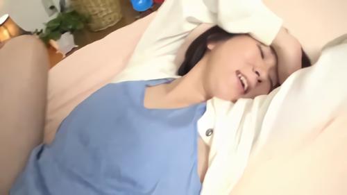 『素股』○校卒業したてのとびきりかわいい18才大学生のみスクリーニング収録！着衣でエアHをして彼だけに見せるHな赤面顔を撮らせてくれたら謝！