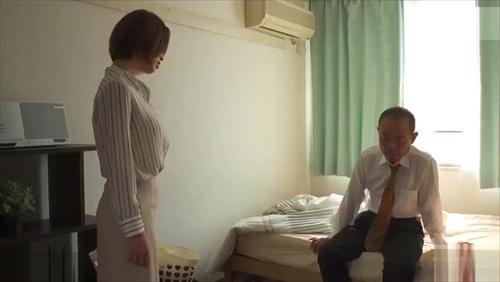 『近親相姦』和弘と梨香夫妻の家に修行に励んでいた和弘の兄・将吾が志半ばで挫折し、戻ってくる。就職先が見つかるまで居候する事になった将吾は、梨香！