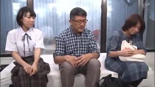 『高校生』「再婚した旦那と娘の関係がまだぎこちなくて…」と悩む母親に突撃インタビュー！悩みを解決するべく後日3人をスタジオにご招待しました！！