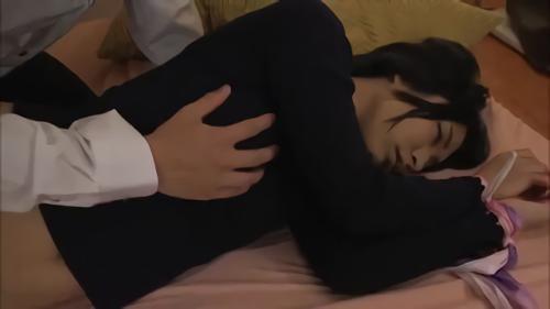 『電マ』寝ている可愛い嫁の妹…男達は長いヒモで手を制限し、手を出していく。最初は反発していた義妹達もオモチャを使われ、次第に感じていき、狂！
