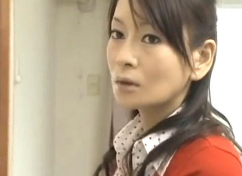 生意気な奥さんが男の手に堕ちる声を聴くと興奮しまくる老人…