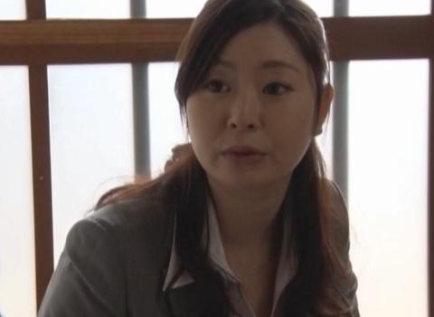 家計の為に訪問販売する人妻は他人の竿をハメまくり高額商品を売りまくる！