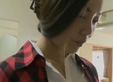 服役していた弟が出所してきた兄貴が家で屈辱的な扱いを受け妹の家に向かったら…