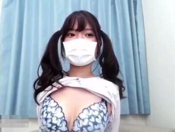 【ライブチャット】「乳首はココw押したい人！押していいよw乳首当てゲームしよw」ノーブラパジャマ娘！