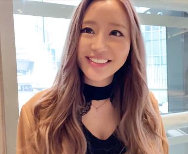 誰もが羨むギャルっぽい巨乳の女の子とムフフな展開。喘ぎ声までかわいい。