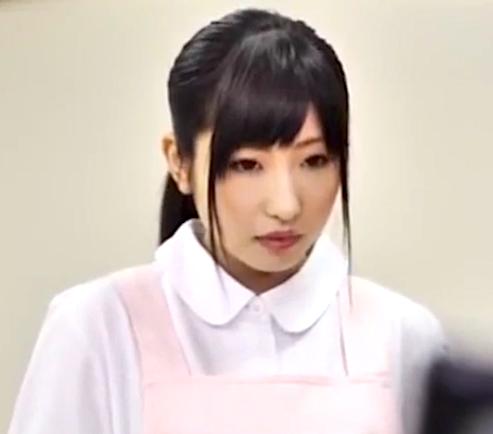 【ナース】きれいな白衣の天使が医者のことを拒みきれずにズルズルとドツボにハマってエロい要求に応えてしまう！！