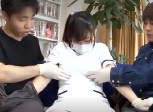 【桜ちなみ】デカパイの歯科助手さんを男2人が弄ぶ！前にも後ろにもチンポを入れられて悶えまくる！