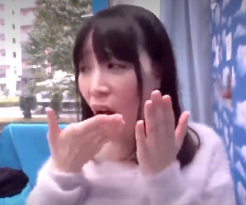 【MM号】カップルをナンパして彼女さんに彼氏のチンポを当ててもらうゲームをしてもらう！失敗したらもちろんネトラレ！！