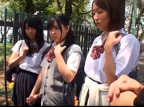 【JKナンパ】街で3人組の女子高生にアンケートと偽り部屋に招き入れて一人一人別のところで襲ってSEXする鬼畜な男たち！