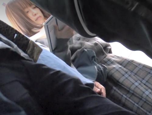 【JK痴漢】電車内で男に身体を触られまくって快楽に溺れていってしまう女子高生！！
