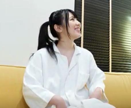 【美少女】顔も身体も満点の女の子がチンポに挟まれしゃぶりまくってくれる。