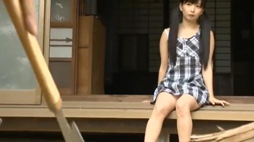 【ロリ】使用人が性欲強めな思春期のお嬢様にオマンチョしろ！と命令され犬のように舐めさせられ大人チンポぶち込む
