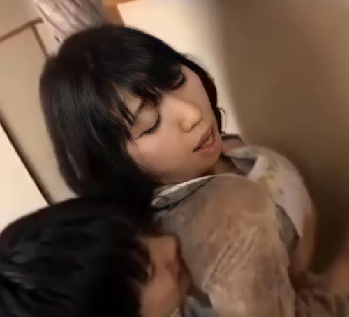 【NTR】すぐそばに彼女がいるのに母親に手を出してしまう性欲の塊のような男！！本能の赴くままに犯しまくる！！