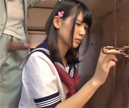 【JKレイプ】『ちょっと何出してるんですか？！』修理業者の男にチンポを口に突っ込まれてそのままぶっかけられてしまう！！