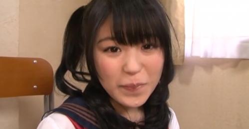 「いっぱい出して♡」ツインテールのロリJKが教室で先生の汚い玉袋を根元からねっとり舐め上げる