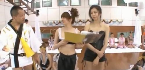 【企画】淫乱なスタイル抜群美女たちが男に跨って腰を振りまくる乱交プレイ