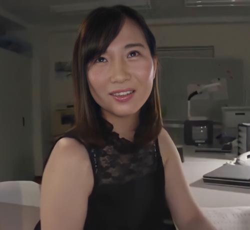 【オフィスSEX】残業で2人きりになった途端に上司と不倫SEXする美人OL！！エロい身体で上司を気持ち良くさせる！