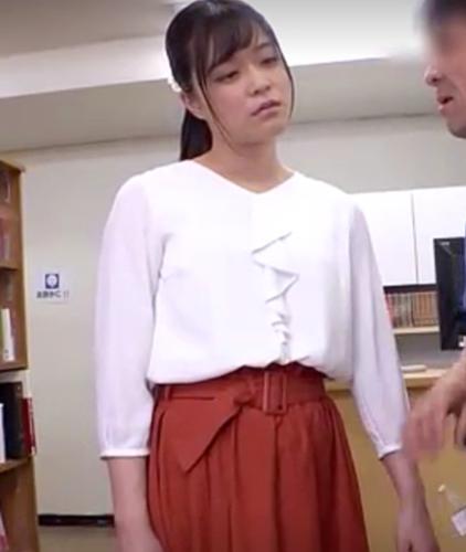 【痴女】催眠を掛けて司書さんにチンポを無理矢理触らせてたらタガが外れて襲われてしまう。