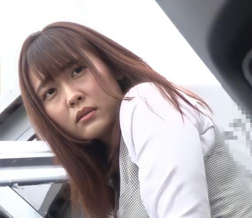 【OL】駐車場で営業車を洗っていた巨乳女性社員が襲われてその場でレイプされてしまう！！