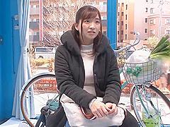 【MM号】「あぁぁん！中に入って気持ち良くなっちゃう！」改造したサドルに跨り恥部を刺激される人妻！