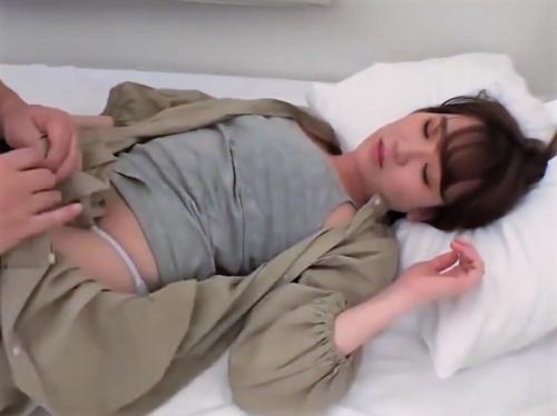 【人妻ナンパ】幼い顔立ちの人妻に酒を飲ませまくってホテルに連れて行ったら淫らな本性が現れて激しく求めらてしまう！！